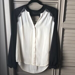 Like new stitch fix blouse lace detail sz L